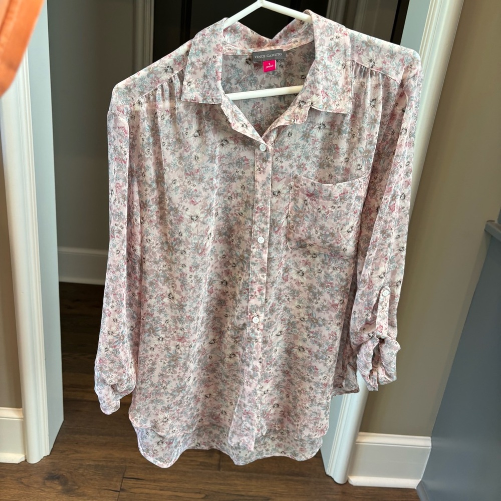 Vince Camuto Blush Floral Top